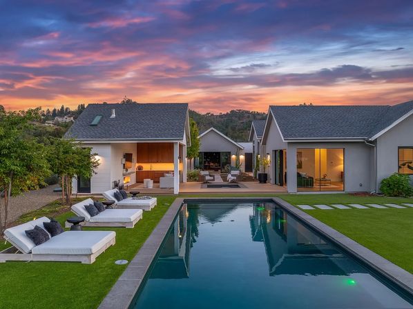 Luxury Wine Country Villa with Pool and Guest House image 1