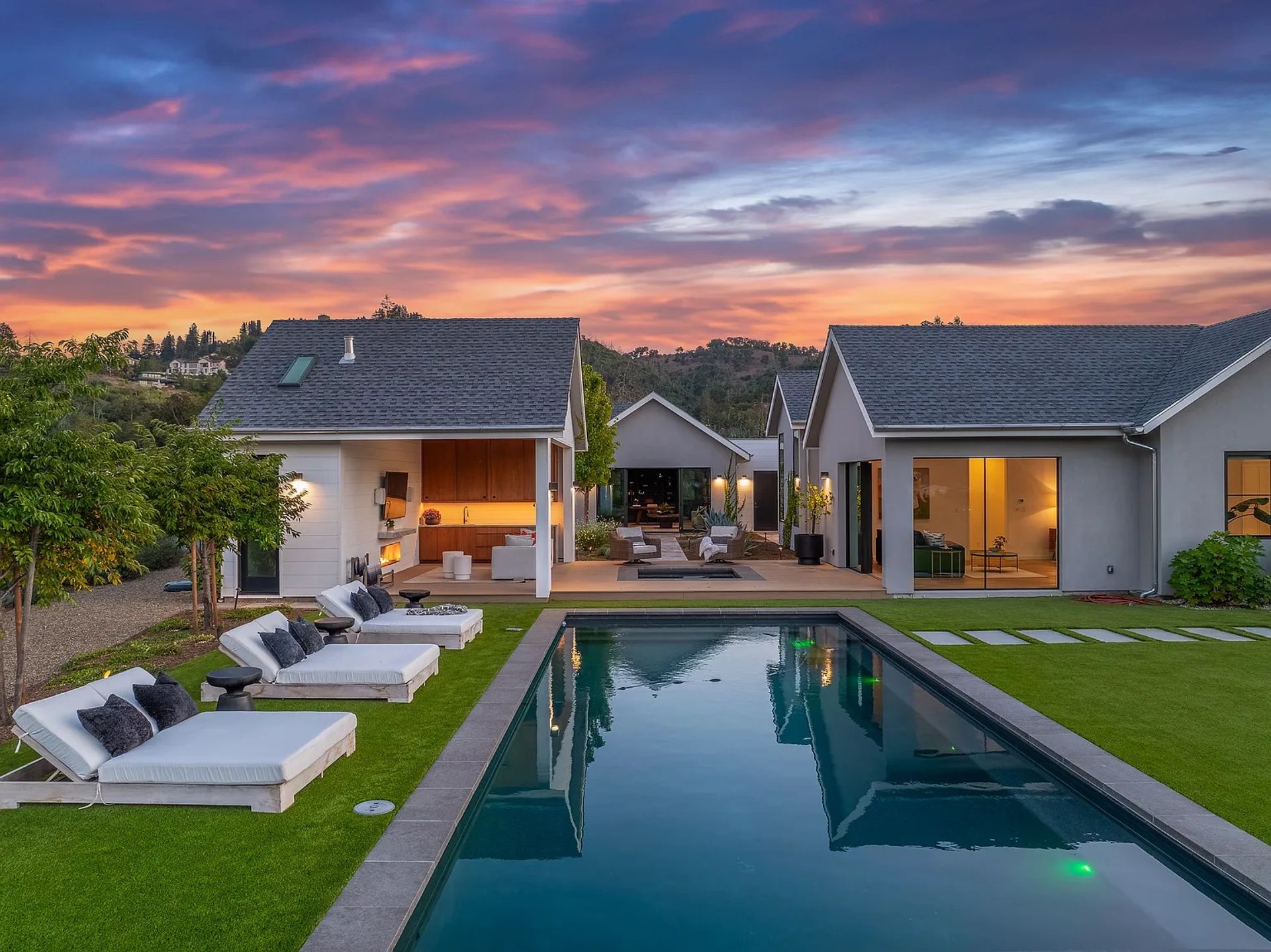 Luxury Wine Country Villa with Pool and Guest House image 1