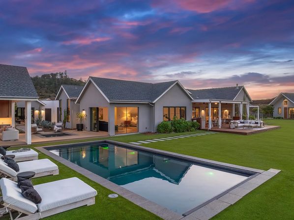 Luxury Wine Country Villa with Pool and Guest House image 7