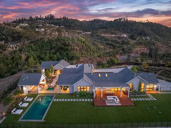 Luxury Wine Country Villa with Pool and Guest House image 15