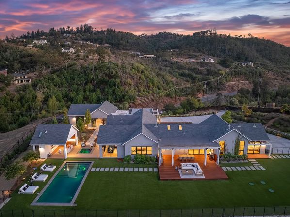 Luxury Wine Country Villa with Pool and Guest House image 15