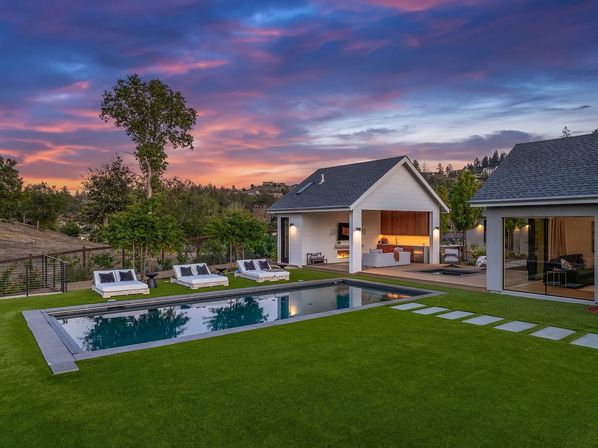 Luxury Wine Country Villa with Pool and Guest House image 8