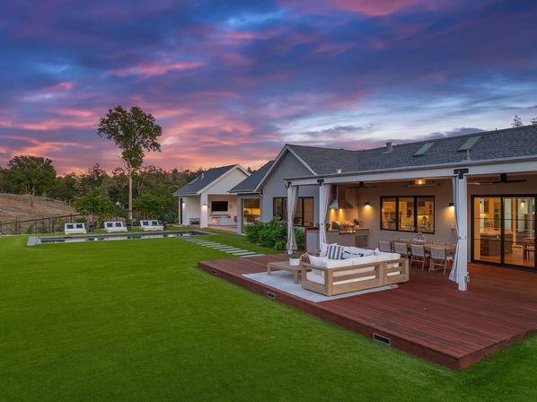 Luxury Wine Country Villa with Pool and Guest House image 9