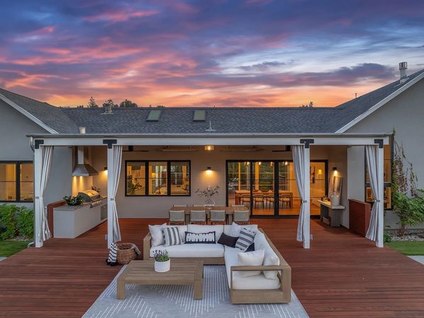 Luxury Wine Country Villa with Pool and Guest House image 6