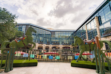 Putt Loose with Holey Moley, Cocktail Bar, Putt-Putt, Karaoke & More  image 16