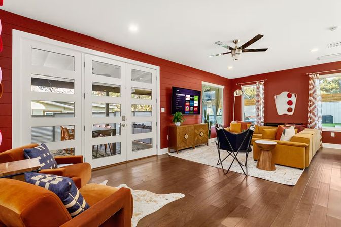 Heated Pool, Karaoke, Hot Tub, Yoga, MiniGolf - SoCo Cowgirl 5BR Villa image 29