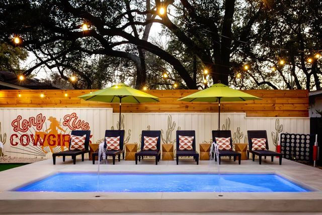 5BR Luxury Villa with Heated Pool, Hot Tub and Karaoke - SoCo Cowgirl image 3