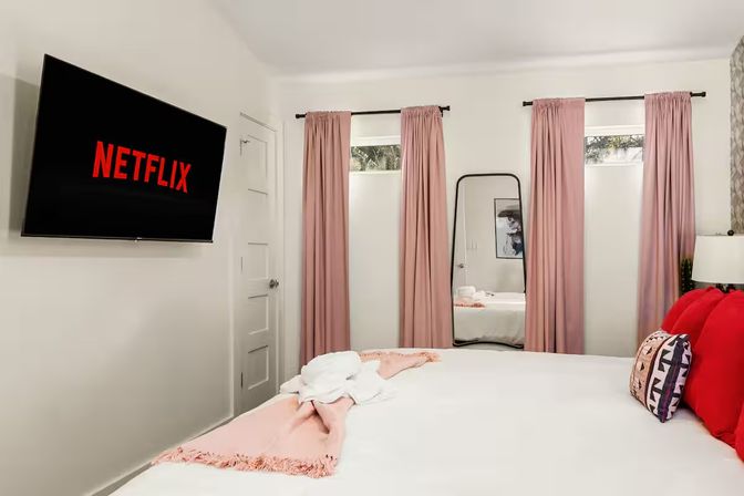 Heated Pool, Karaoke, Hot Tub, Yoga, MiniGolf - SoCo Cowgirl 5BR Villa image 46