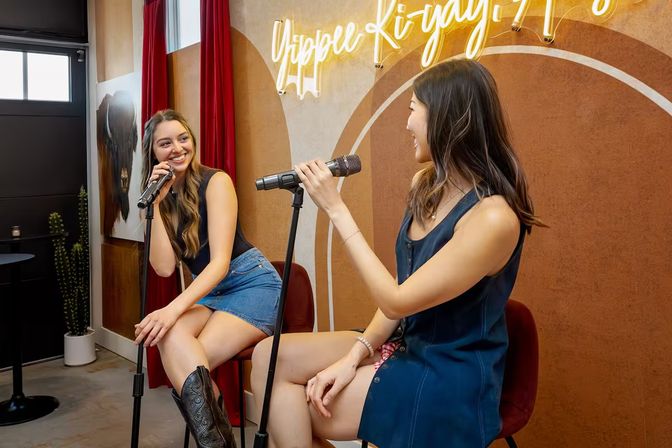 Heated Pool, Karaoke, Hot Tub, Yoga, MiniGolf - SoCo Cowgirl 5BR Villa image 20