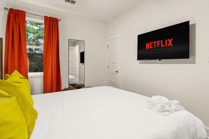 Heated Pool, Karaoke, Hot Tub, Yoga, MiniGolf - SoCo Cowgirl 5BR Villa image 38