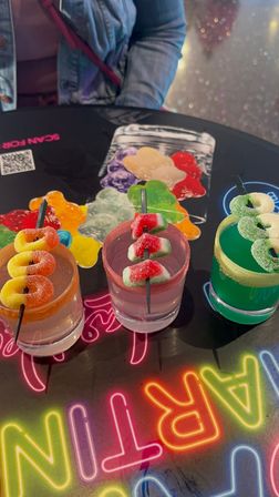 LINQ Promenade Bar Crawl: 5 Exciting Bars with Drink Included at Each Stop image 8