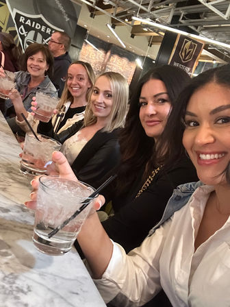 LINQ Promenade Bar Crawl: 5 Exciting Bars with Drink Included at Each Stop image 6
