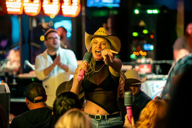 Pete's Dueling Piano Bar - Fort Worth image 2