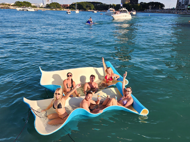 Private Charters for Day Parties & Fireworks Cruises-27 ft Sea Ray image 3