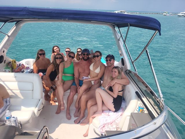 Private Charters for Day Parties & Fireworks Cruises-27 ft Sea Ray image 4
