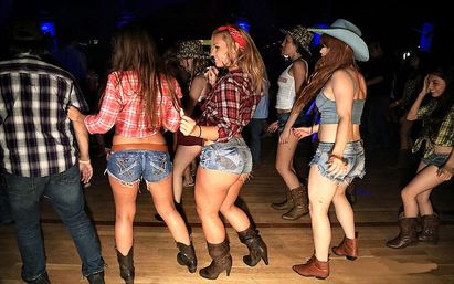 Las Vegas Country Bar Crawl by Party Bus image 3