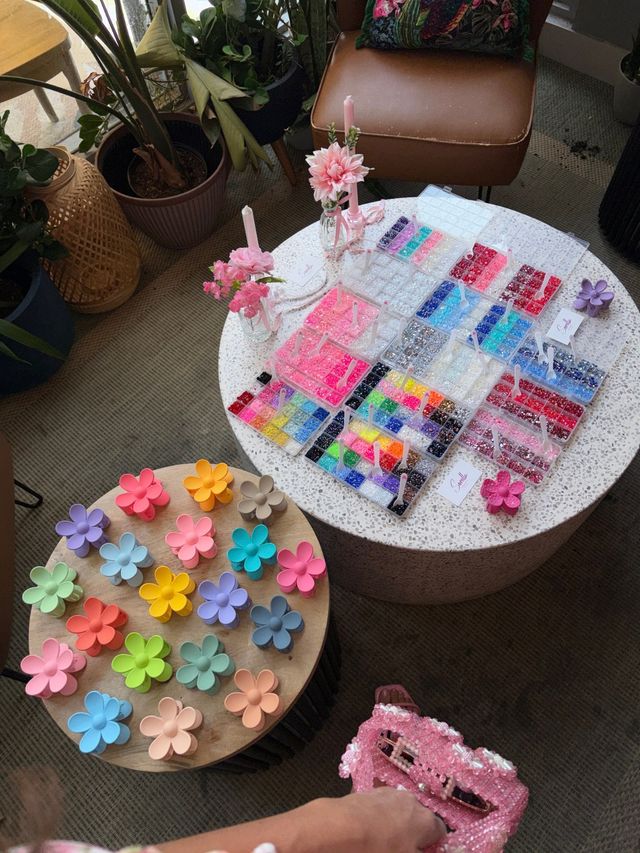 Mobile Flower Hair Clip Bedazzling Party:  Learn how to Bedazzle image 4