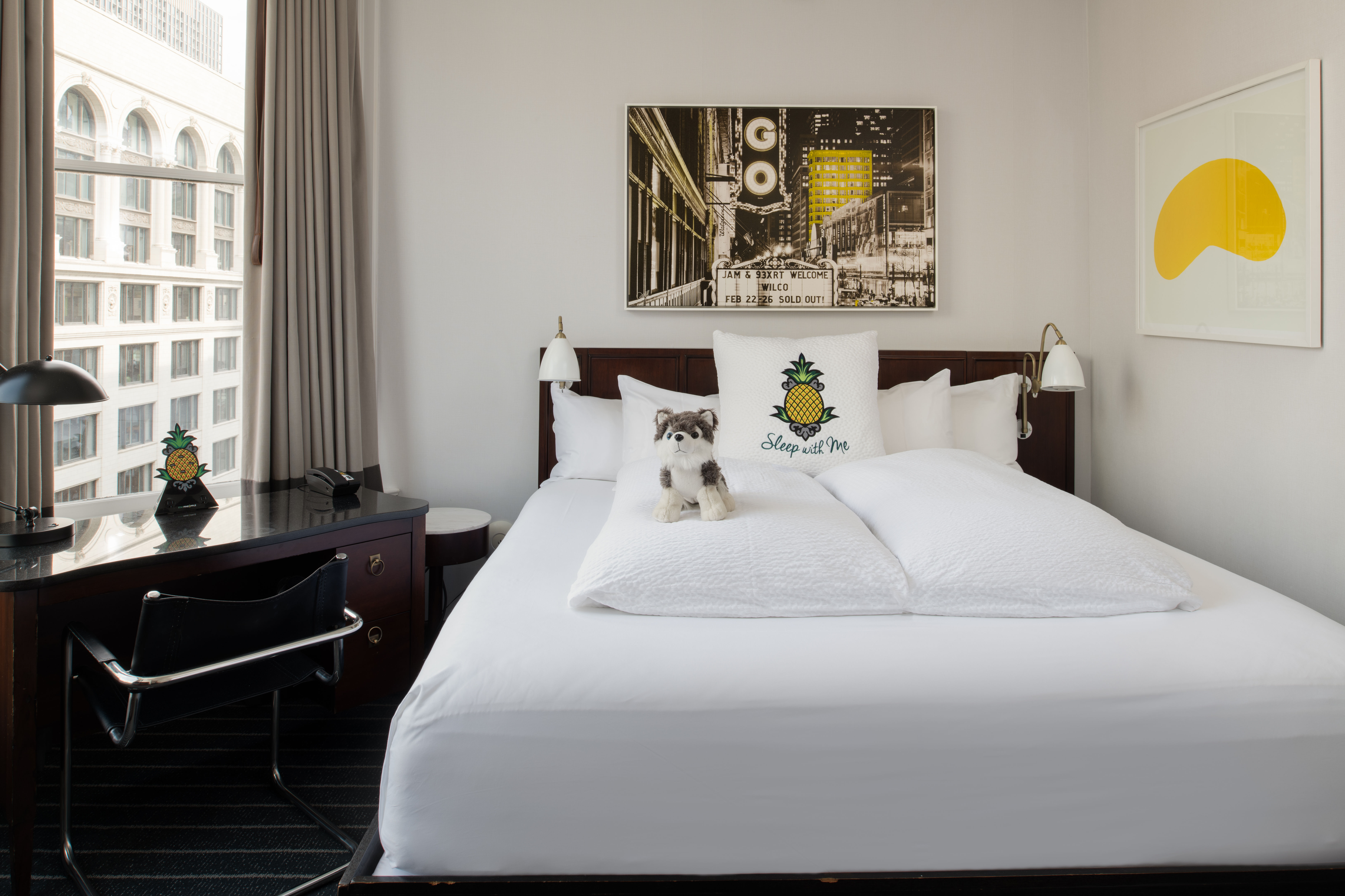 Staypineapple: Iconic Boutique Hotel in The Loop image 2