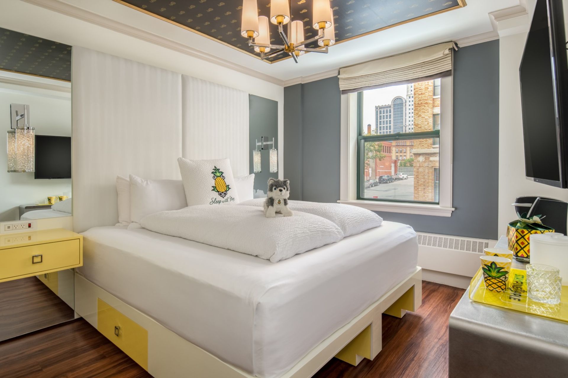 Staypineapple: Delightful Hotel in South End Boston image 1