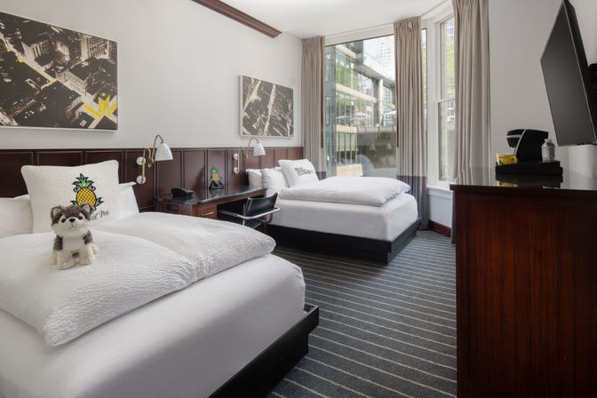 Staypineapple: Iconic Boutique Hotel in The Loop image 7