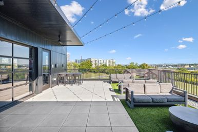 The Muse Downtown Condo: Hotel Style Amenities + Rooftop Views image 39