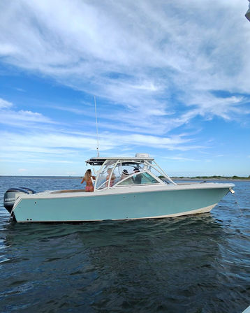 Downtown Charleston Luxury Boat Charter Up to 12 Passengers image 4
