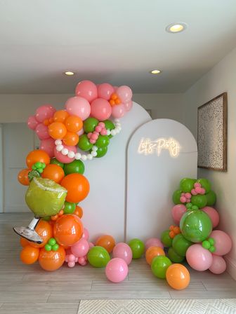 Beautiful Airbnb Decor with Backdrops, Balloon Garlands, Bride Room, Fridge Stocking image 41