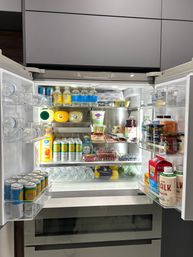 Beautiful Airbnb Decor with Backdrops, Balloon Garlands, Bride Room, Fridge Stocking image 63