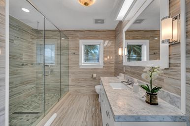 Harbor Key: 6-BR Villa with Pool, Lounge Areas & Outdoor Bar for Group Getaways image 51