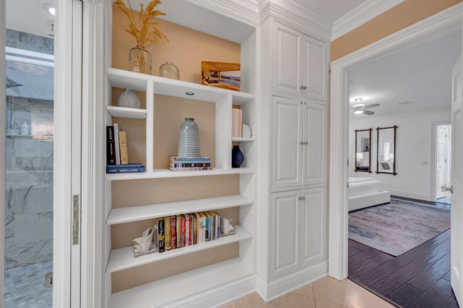 Harbor Key: 6-BR Villa with Pool, Lounge Areas & Outdoor Bar for Group Getaways image 56