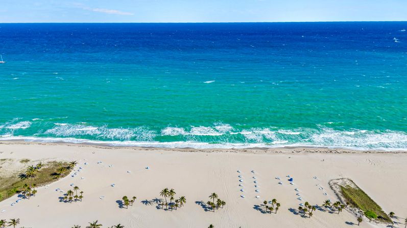 Harbor Key: 6-BR Villa with Pool, Lounge Areas & Outdoor Bar for Group Getaways image 89