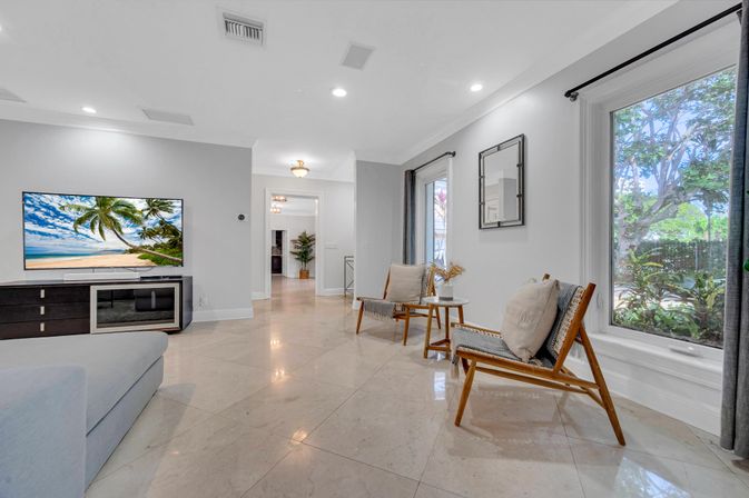 Harbor Key: 6-BR Villa with Pool, Lounge Areas & Outdoor Bar for Group Getaways image 25