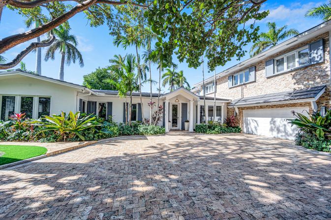 Harbor Key: 6-BR Villa with Pool, Lounge Areas & Outdoor Bar for Group Getaways image 92