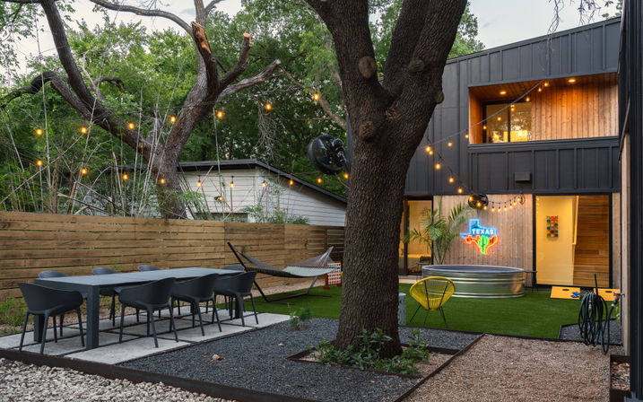 Modern Villa with Heated Cowboy Pool + Outdoor Movie Theater, 6 Mins from Downtown image 18