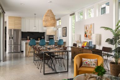 Modern Villa with Heated Cowboy Pool + Outdoor Movie Theater, 6 Mins from Downtown image 36