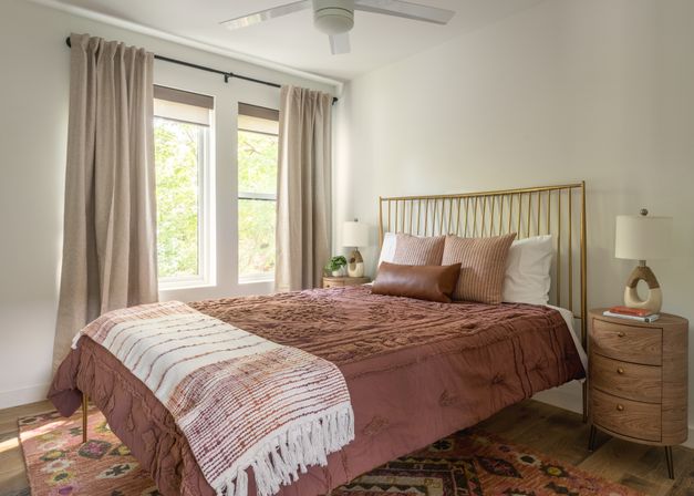 Modern Villa with Heated Cowboy Pool + Outdoor Movie Theater, 6 Mins from Downtown image 52