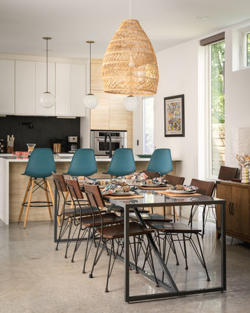 Modern Villa with Heated Cowboy Pool + Outdoor Movie Theater, 6 Mins from Downtown image 13