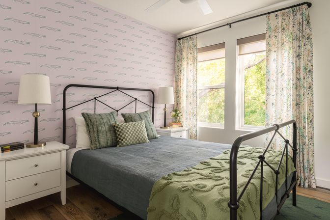 Modern Villa with Heated Cowboy Pool + Outdoor Movie Theater, 6 Mins from Downtown image 44