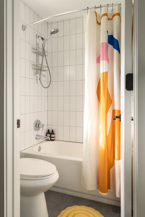 Modern Villa with Heated Cowboy Pool + Outdoor Movie Theater, 6 Mins from Downtown image 33