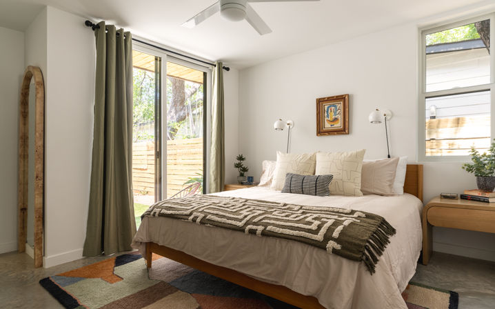 Modern Villa with Heated Cowboy Pool + Outdoor Movie Theater, 6 Mins from Downtown image 14