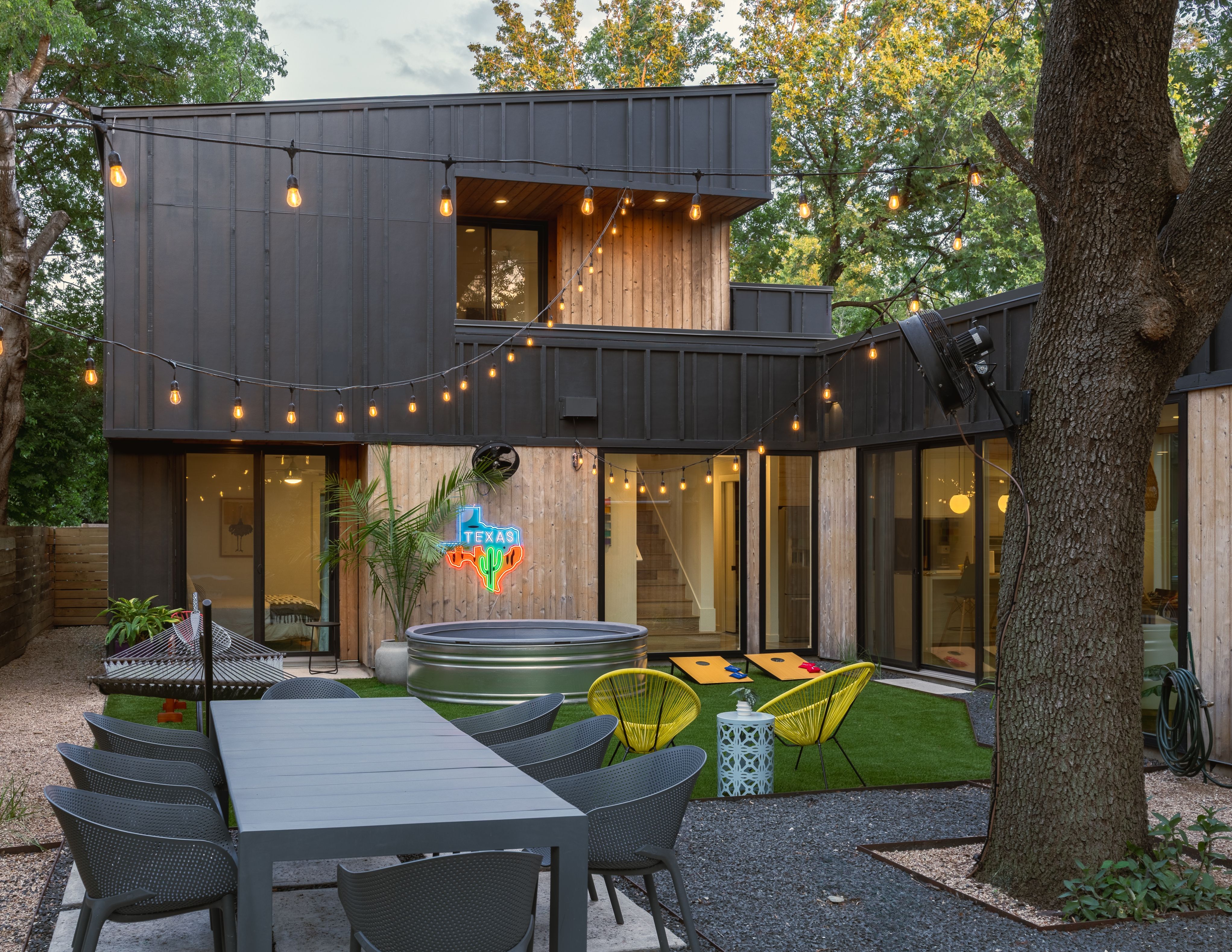 Modern Villa with Heated Cowboy Pool + Outdoor Movie Theater, 6 Mins from Downtown image 1