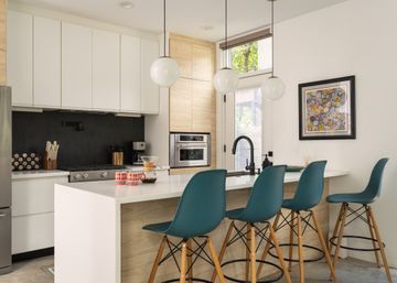 Modern Villa with Heated Cowboy Pool + Outdoor Movie Theater, 6 Mins from Downtown image 41