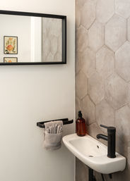 Modern Villa with Heated Cowboy Pool + Outdoor Movie Theater, 6 Mins from Downtown image 31