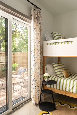 Modern Villa with Heated Cowboy Pool + Outdoor Movie Theater, 6 Mins from Downtown image 23