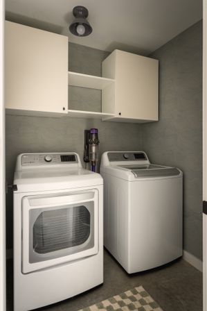 Modern Villa with Heated Cowboy Pool + Outdoor Movie Theater, 6 Mins from Downtown image 63