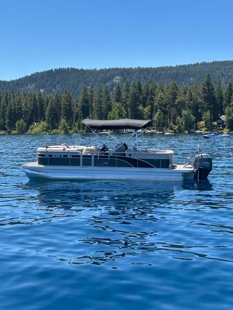 24ft Bennington Pontoon Rental image 8