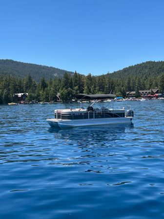 24ft Bennington Pontoon Rental image 7