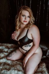 Boudoir Photography Mini Sessions with Makeup for your Party! image 13