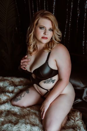 Boudoir Photography Mini Sessions with Makeup for your Party! image 13