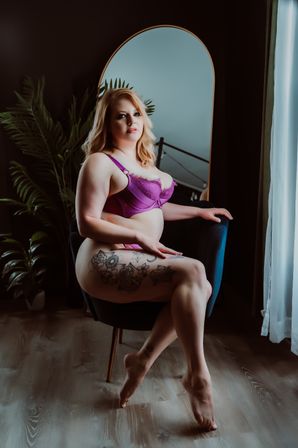 Boudoir Photography Mini Sessions with Makeup for your Party! image 22